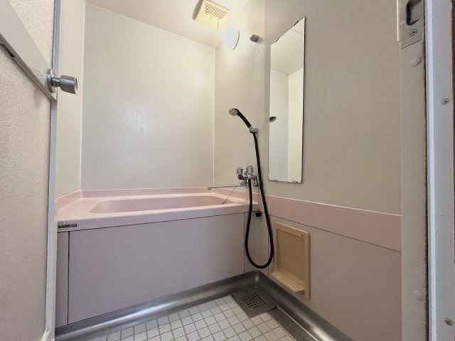 蜆塚コーポ　中央区蜆塚四丁目の浴室|リフォームもあわせてご案内できます。