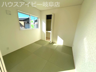【和室】 | 羽島市上中町長間新築建売全3棟！住宅ローンの月々のご返済5万円台！お車並列3台可能！ | 羽島市上中町長間新築建売全3棟！住宅ローンの月々のご返済5万円台！お車並列3台可能！