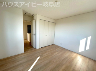 【洋室】 | 羽島市上中町長間新築建売全3棟！住宅ローンの月々のご返済5万円台！お車並列3台可能！ | 羽島市上中町長間新築建売全3棟！住宅ローンの月々のご返済5万円台！お車並列3台可能！