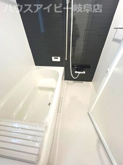 【浴室】 | 羽島市上中町長間新築建売全3棟！住宅ローンの月々のご返済5万円台！お車並列3台可能！ | 羽島市上中町長間新築建売全3棟！住宅ローンの月々のご返済5万円台！お車並列3台可能！