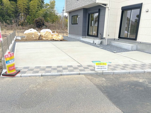 笠間市鴻巣　新築戸建て　1号棟の駐車場|カースペースは2台お停めいただけます♪