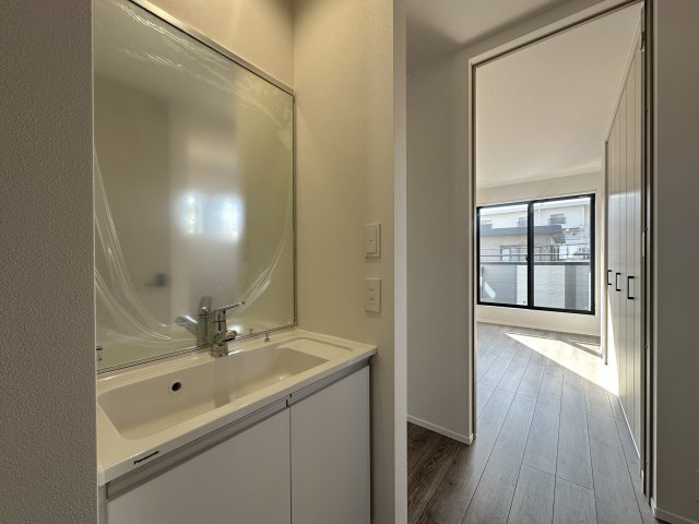 明石市松が丘1丁目新築戸建1号棟の独立洗面台