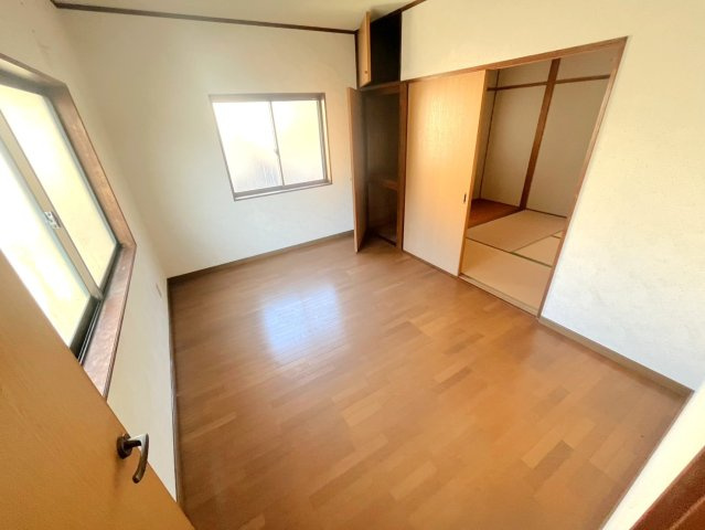 浜角戸建て(メゾネット)の内装