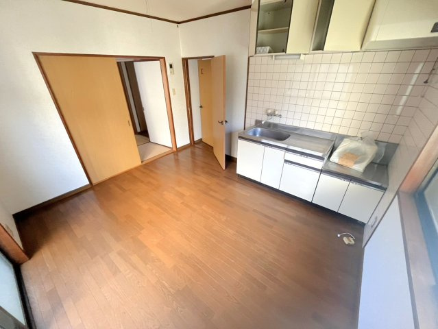 浜角戸建て(メゾネット)の居間・リビング