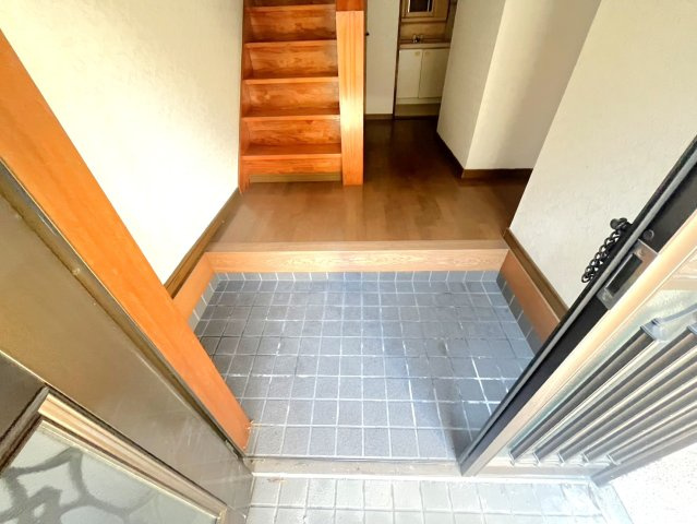 浜角戸建て(メゾネット)の玄関