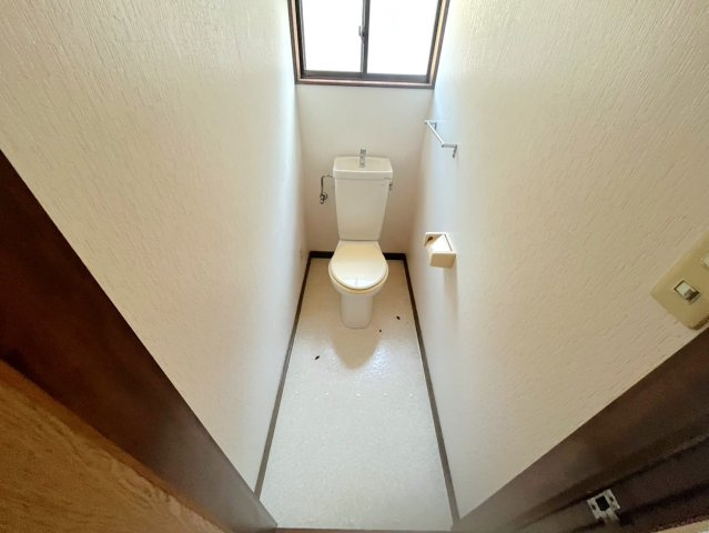 浜角戸建て(メゾネット)のトイレ