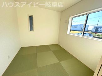 【和室】 | 羽島市上中町長間新築建売全3棟！住宅ローンの月々のご返済5万円台！お車並列3台可能！ | 羽島市上中町長間新築建売全3棟！住宅ローンの月々のご返済5万円台！お車並列3台可能！