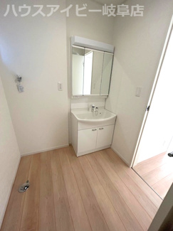 【脱衣所】 | 羽島市上中町長間新築建売全3棟！住宅ローンの月々のご返済5万円台！お車並列3台可能！ | 羽島市上中町長間新築建売全3棟！住宅ローンの月々のご返済5万円台！お車並列3台可能！