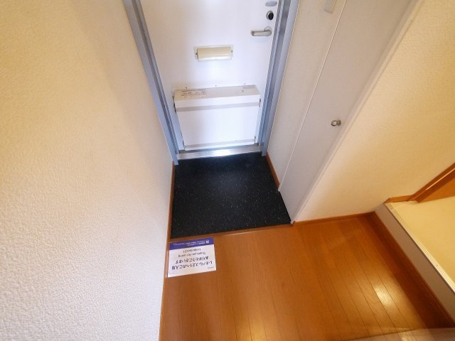 レオパレスインフォレスタⅡの玄関|きれいな玄関です