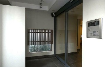 【セキュリティ】 | コンフォリア新中野Ⅱ | モニター付きオートロックで防犯面も安心です！