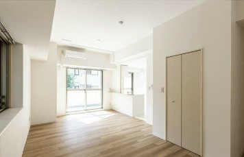 【居間・リビング】 | コンフォリア新中野Ⅱ | 15.6帖のきれいな洋室。