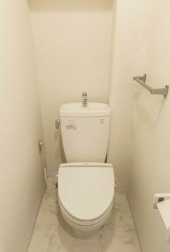 【トイレ】 | コンフォリア新中野Ⅱ | 温水洗浄便座。