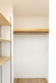 【収納】 | コンフォリア新中野Ⅱ | ウォークインクローゼット完備。