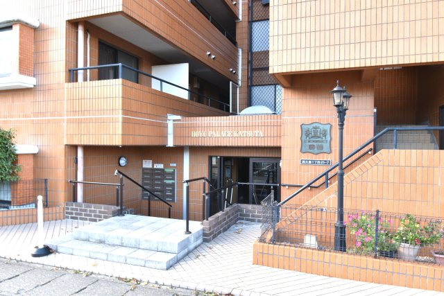 ひたちなか市西大島１丁目の中古マンションのエントランス