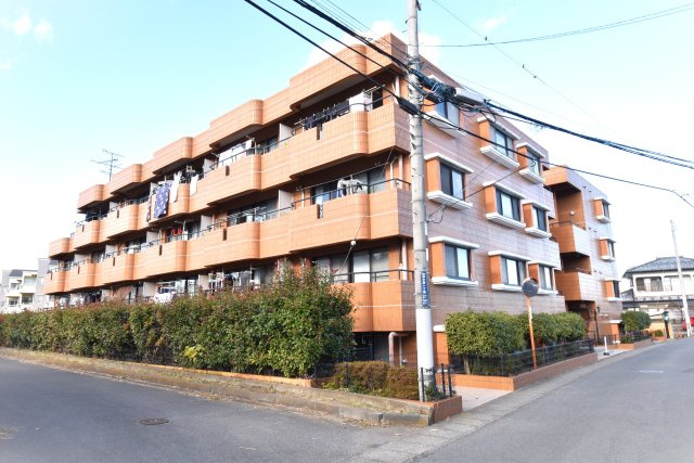 ひたちなか市西大島１丁目の中古マンションの外観|シンボルマーク的な建物で、お友達にも説明しやすいマンションです。