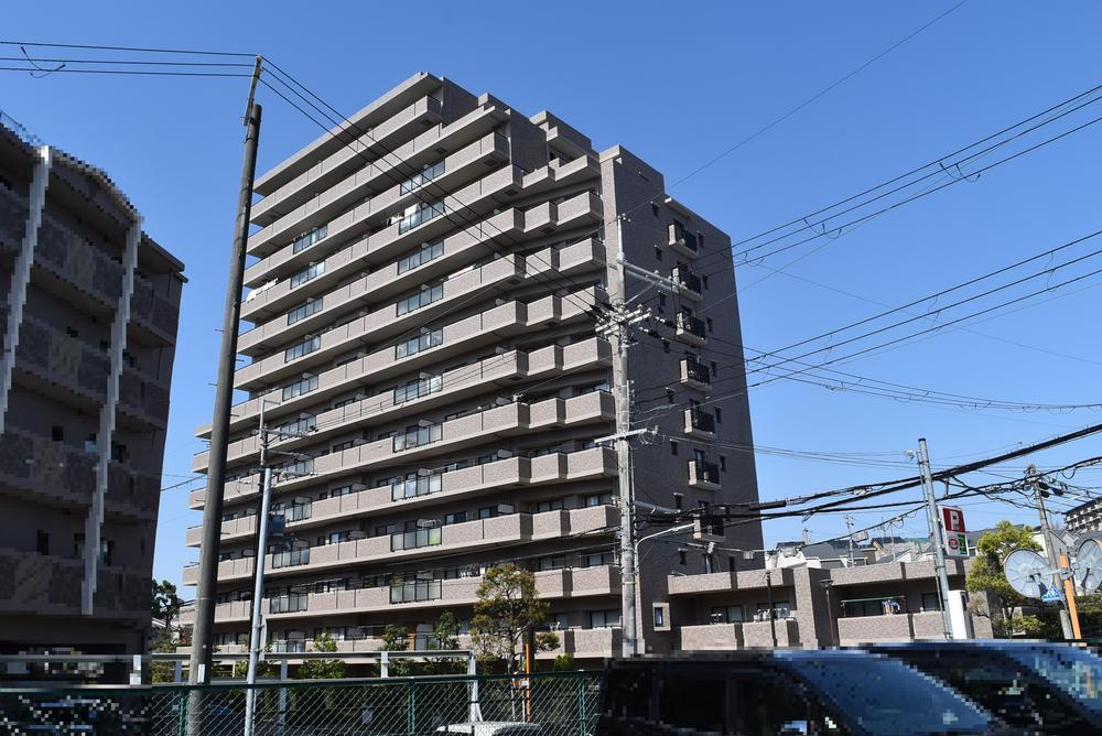 メイツ南千里の外観