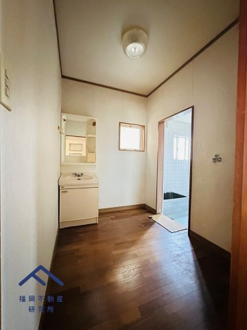 東区西戸崎３丁目　戸建ての独立洗面台