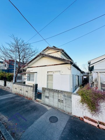 東区西戸崎３丁目　戸建ての前面道路含む現地写真