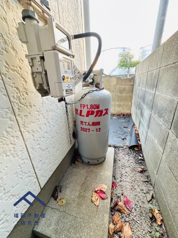 東区西戸崎３丁目　戸建ての前面道路含む現地写真