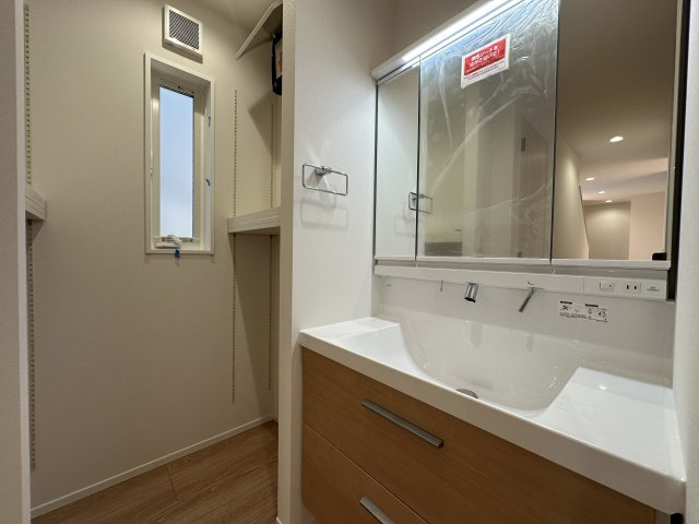 明石市松が丘1丁目新築戸建2号棟の独立洗面台