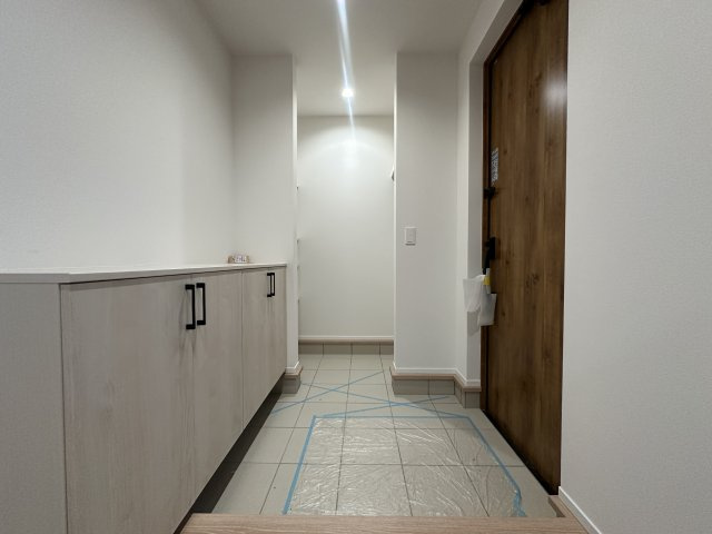 明石市松が丘1丁目新築戸建2号棟の玄関
