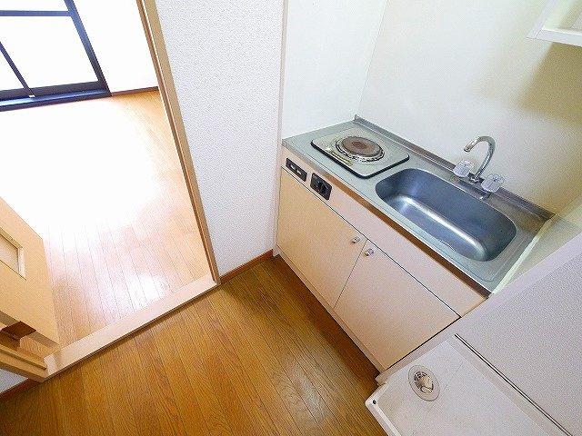 レオパレスドリーム浪漫のキッチン|コンパクトなキッチンで掃除もラクラク