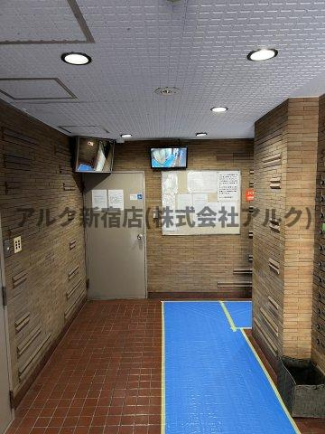 ロジマン御苑のロビー