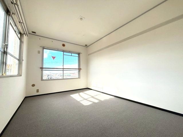 藤井寺ガーデンハイツの洋室