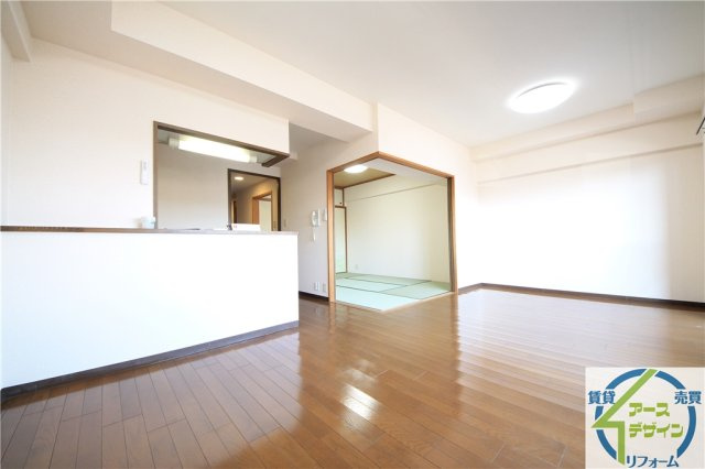 プラザハイツ二ツ屋F棟の居間・リビング