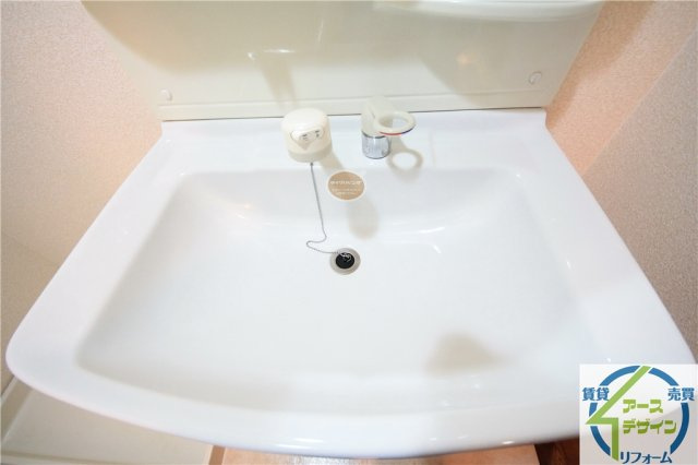 プラザハイツ二ツ屋F棟の独立洗面台