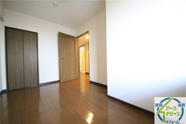 プラザハイツ二ツ屋F棟の洋室