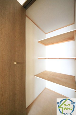 プラザハイツ二ツ屋F棟の収納