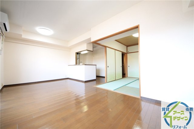 プラザハイツ二ツ屋F棟の居間・リビング