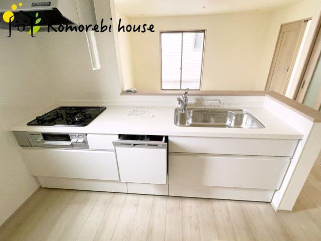 さいたま市見沼区東大宮6丁目48番　新築一戸建て　ハートフルタウン　Aのキッチン|コンパクトなキッチンで掃除もラクラク