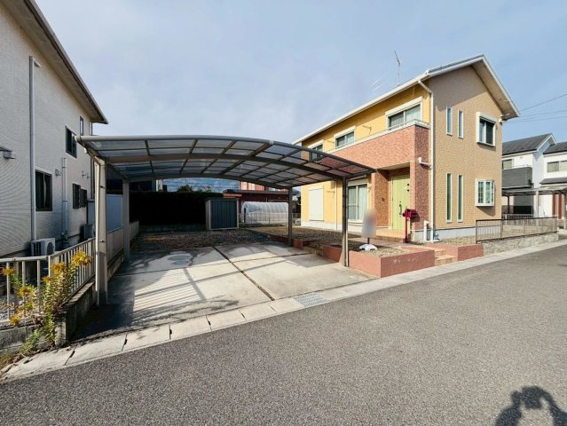 中古戸建　揖斐郡池田町上田　平成25年築の駐車場