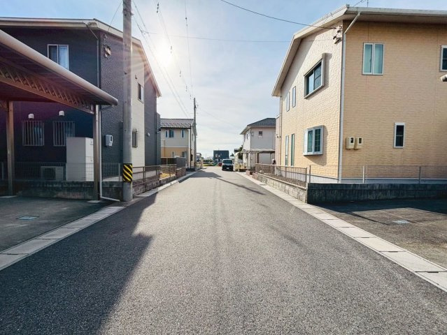 中古戸建　揖斐郡池田町上田　平成25年築の前面道路含む現地写真