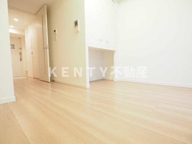 【居間・リビング】 | レジディア大森Ⅱ | こちらのリビングで趣味の時間をお楽しみください