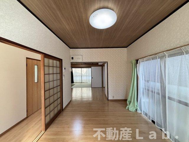 波多貸家の居間・リビング