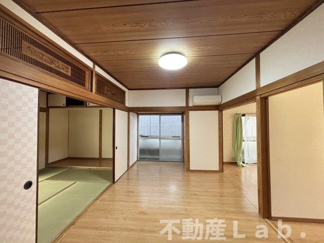 波多貸家の居間・リビング