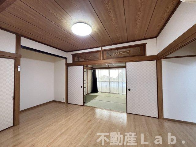 波多貸家の居間・リビング