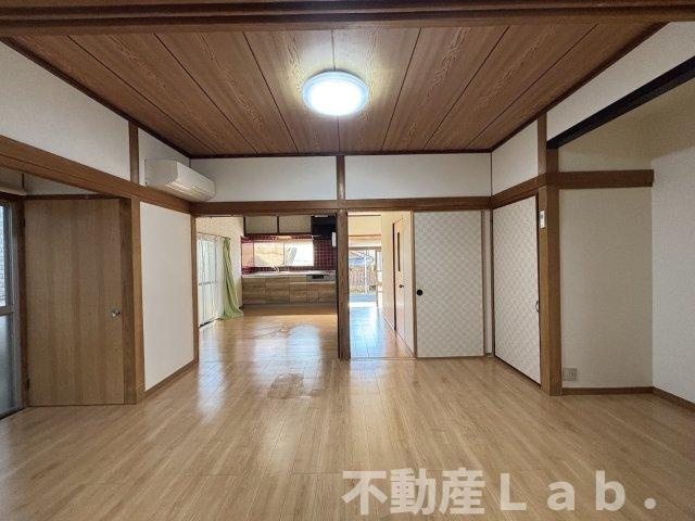 波多貸家の居間・リビング