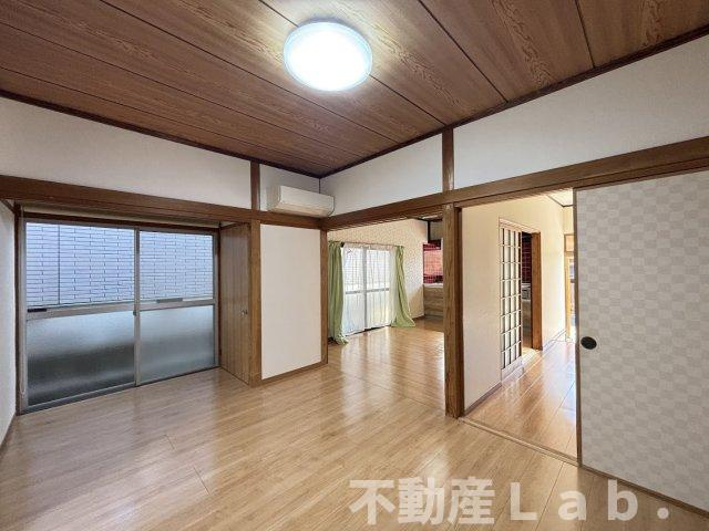 波多貸家の居間・リビング