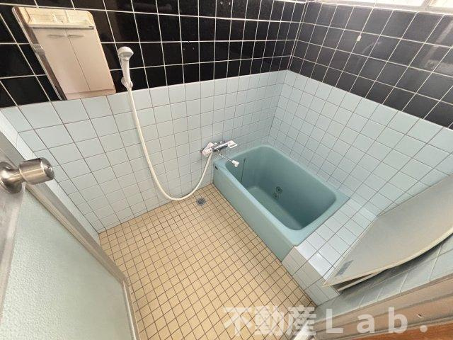 波多貸家の浴室