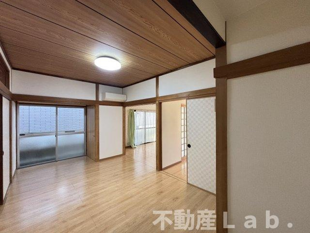 波多貸家の居間・リビング