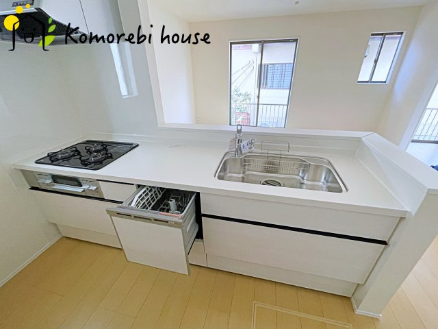 さいたま市見沼区東大宮6丁目48番　新築一戸建て　ハートフルタウン　Bのキッチン|きれいなキッチンです