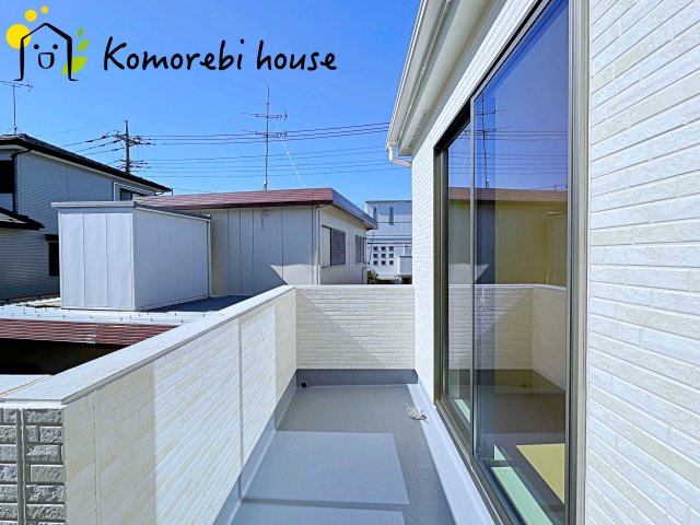 さいたま市見沼区東大宮6丁目48番　新築一戸建て　ハートフルタウン　Bのバルコニー|バルコニー付きです