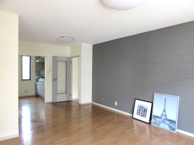 パークハイツB棟の居間・リビング|こちらのリビングで趣味の時間をお楽しみください