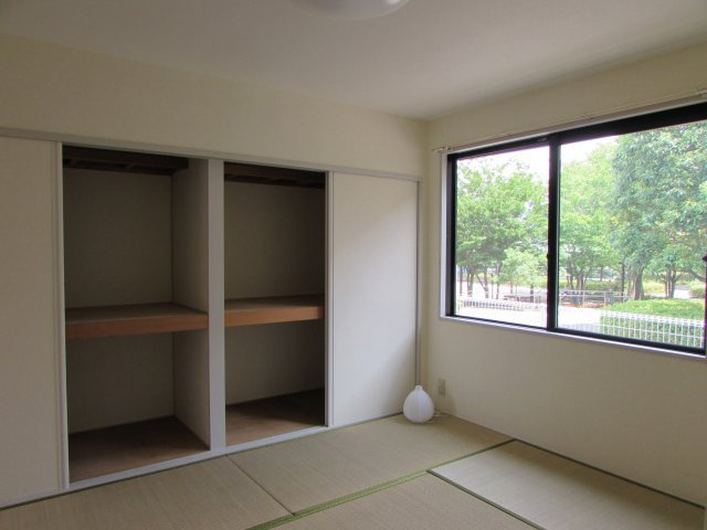 パークハイツB棟の収納|北側は公園があります