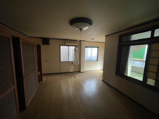 瑞穂区神前町店舗の居間・リビング