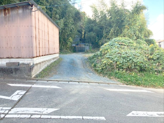 糟屋郡粕屋町大字大隈字原　土地の前面道路含む現地写真|南側の前面道路（私道）です！